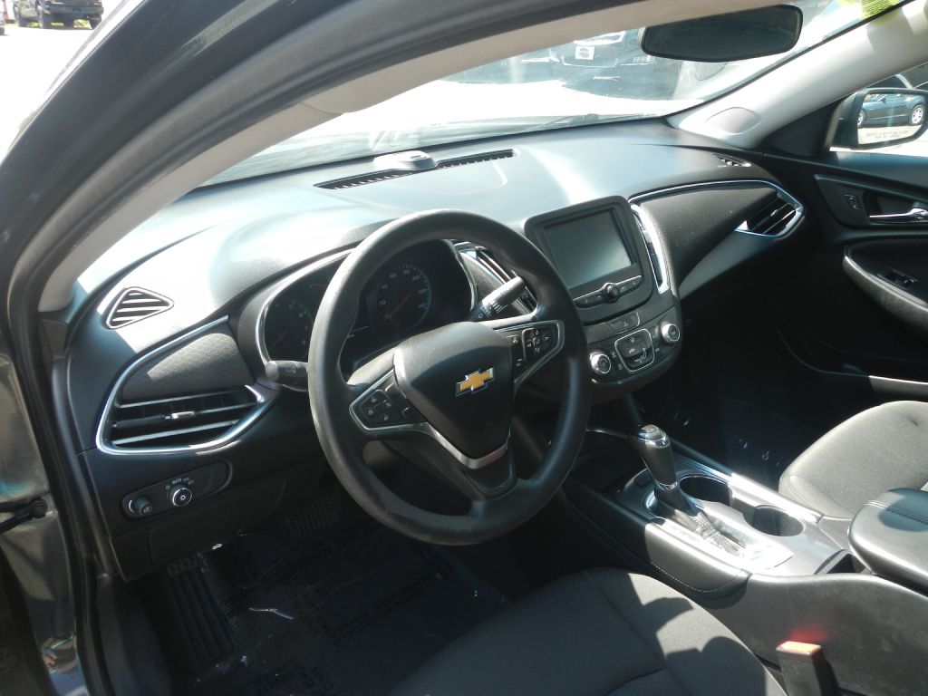 Photo 10 of this CHEVROLET MALIBU LT