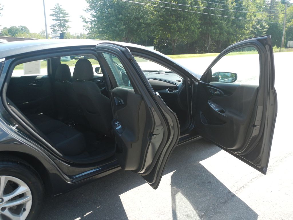 Photo 16 of this CHEVROLET MALIBU LT