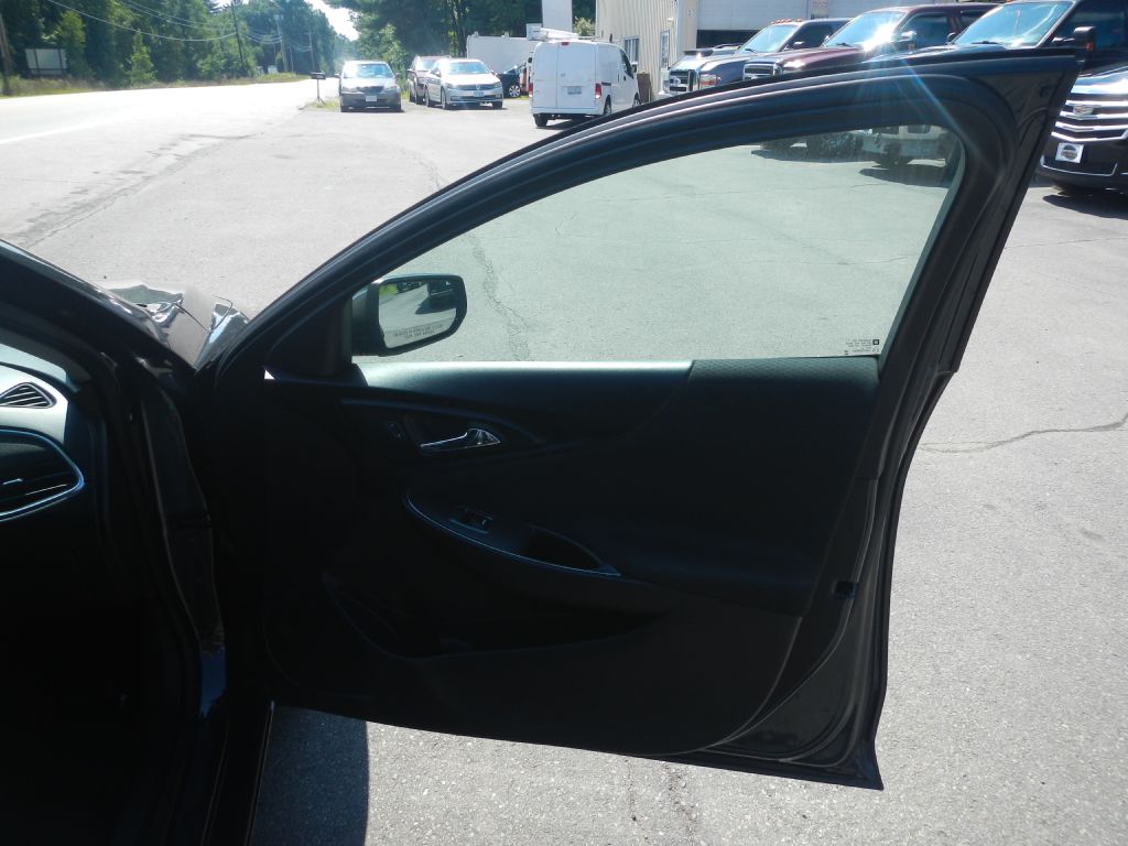 Photo 17 of this CHEVROLET MALIBU LT