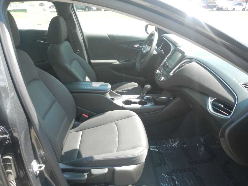 Photo 18 of this CHEVROLET MALIBU LT