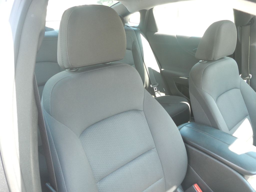 Photo 19 of this CHEVROLET MALIBU LT