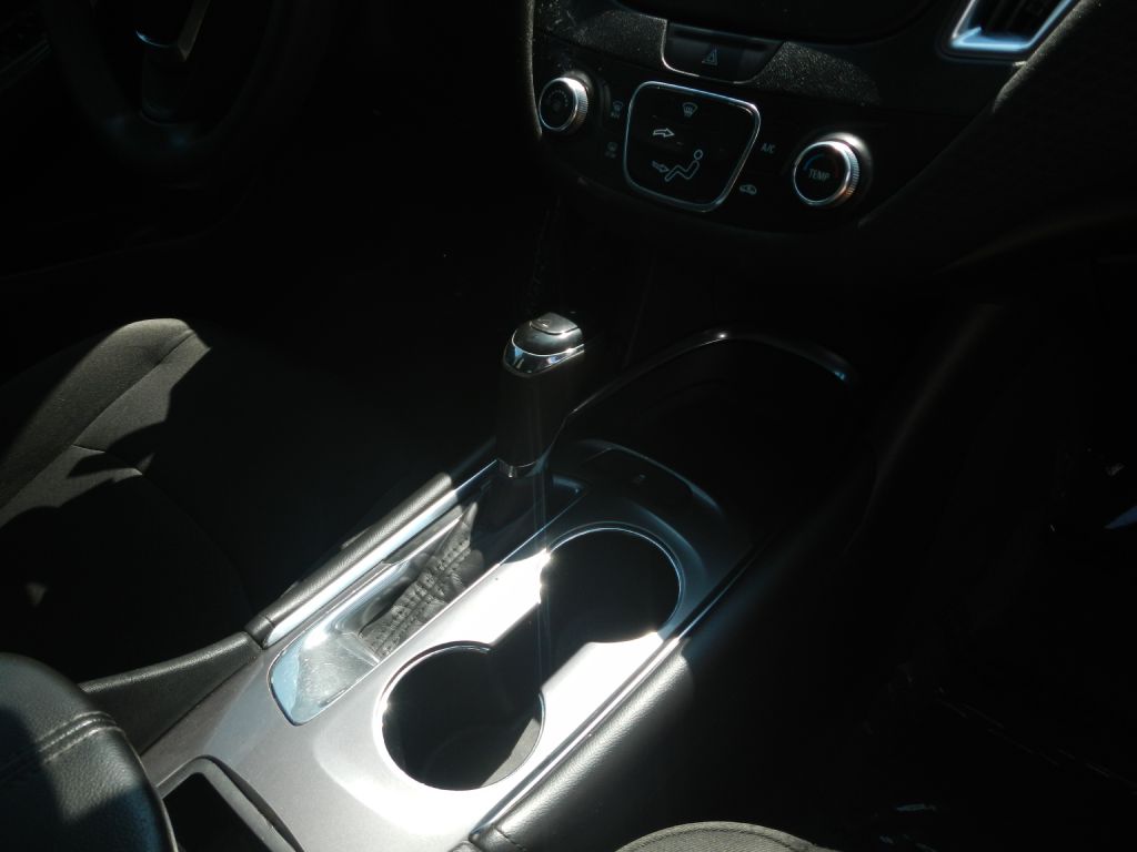Photo 23 of this CHEVROLET MALIBU LT