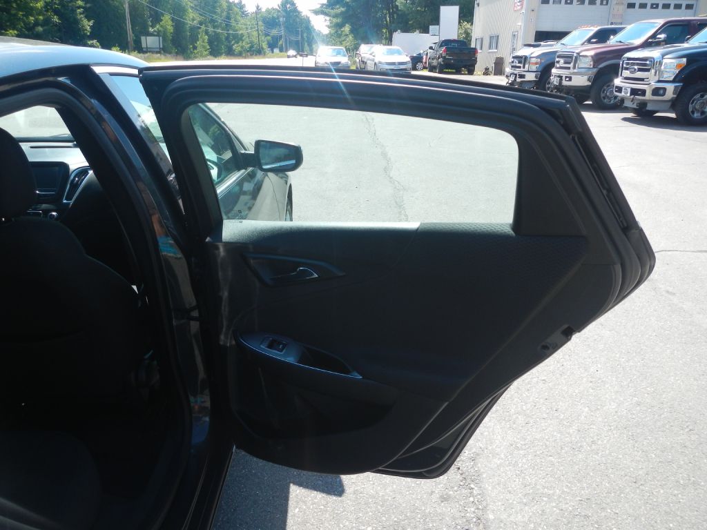 Photo 25 of this CHEVROLET MALIBU LT