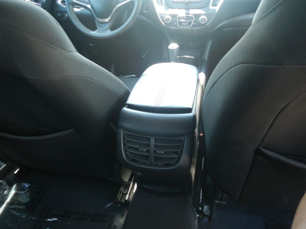 Photo 28 of this CHEVROLET MALIBU LT