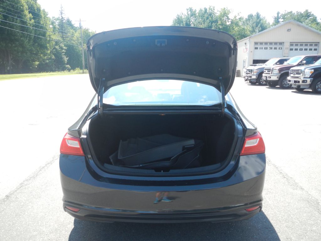 Photo 35 of this CHEVROLET MALIBU LT