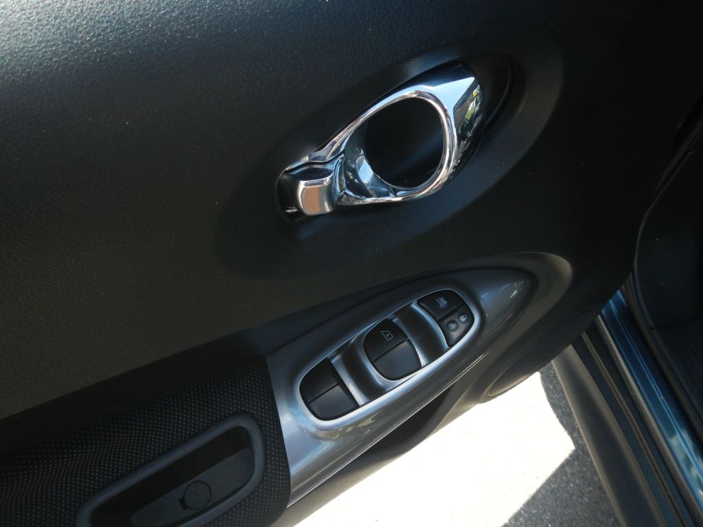 Photo 48 of this NISSAN JUKE AWD