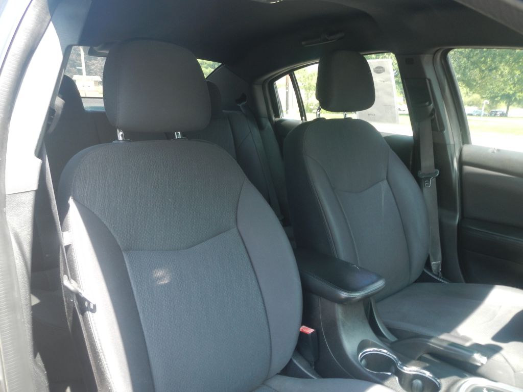 Photo 3 of this CHRYSLER 200