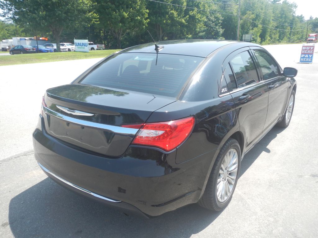 Photo 6 of this CHRYSLER 200