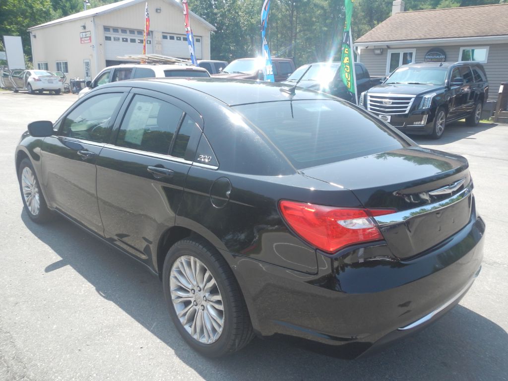 Photo 7 of this CHRYSLER 200