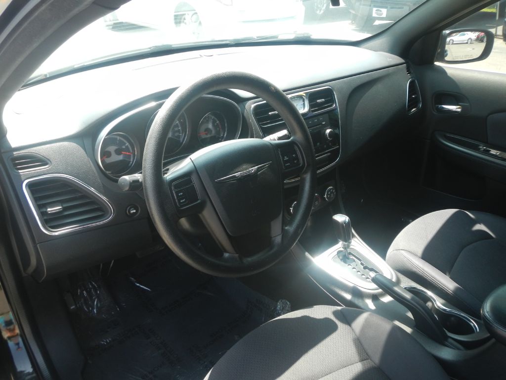 Photo 10 of this CHRYSLER 200