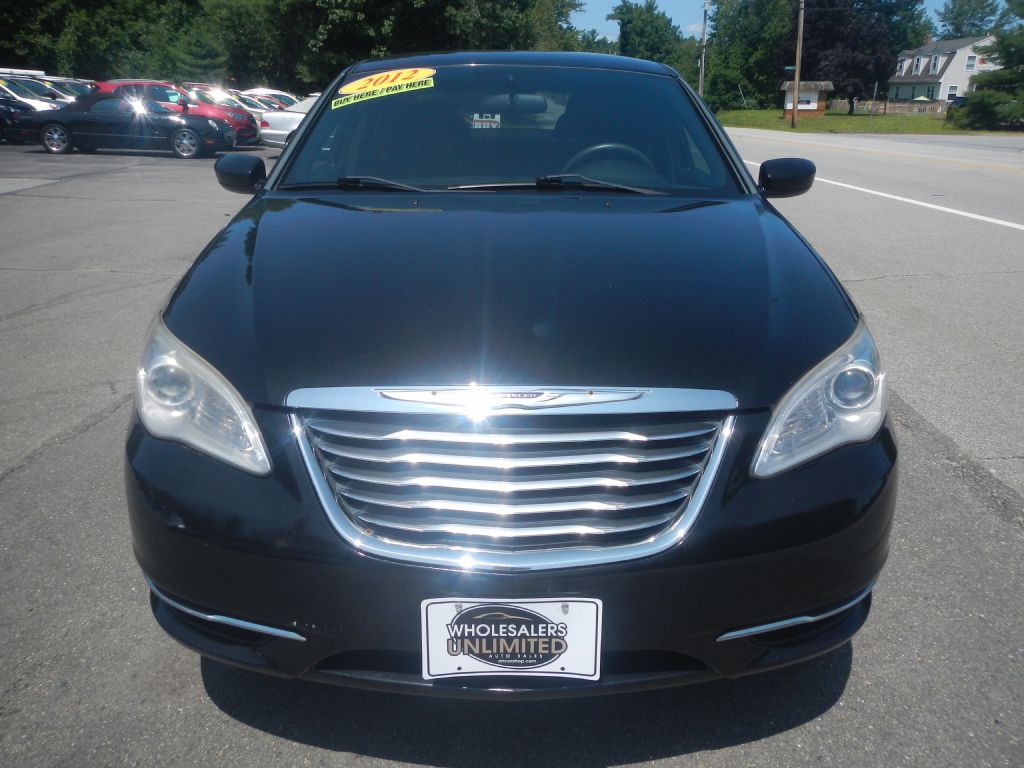 Photo 11 of this CHRYSLER 200