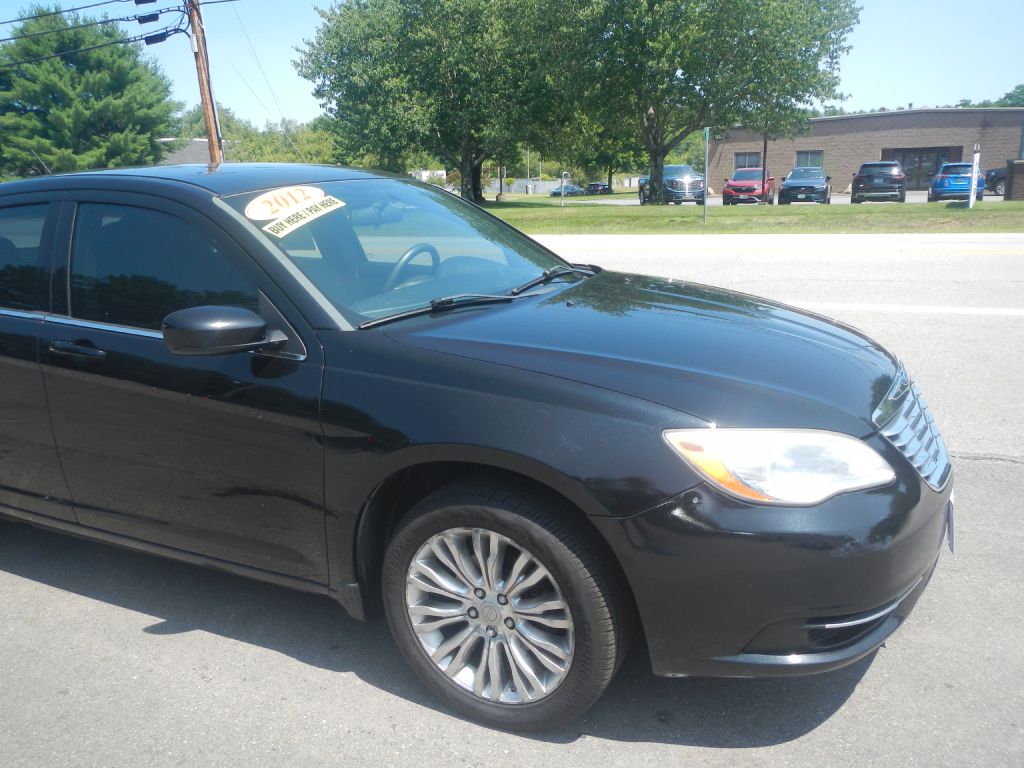 Photo 12 of this CHRYSLER 200
