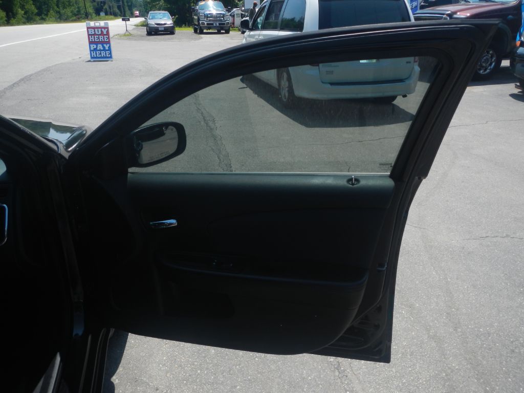 Photo 17 of this CHRYSLER 200