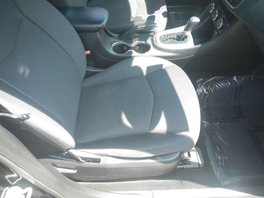 Photo 18 of this CHRYSLER 200