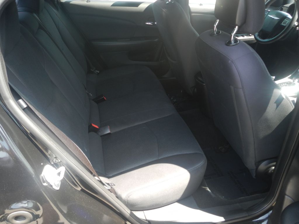 Photo 26 of this CHRYSLER 200