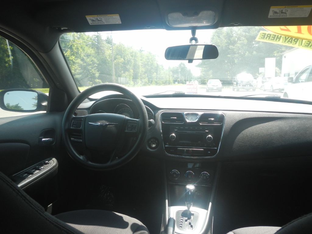 Photo 28 of this CHRYSLER 200