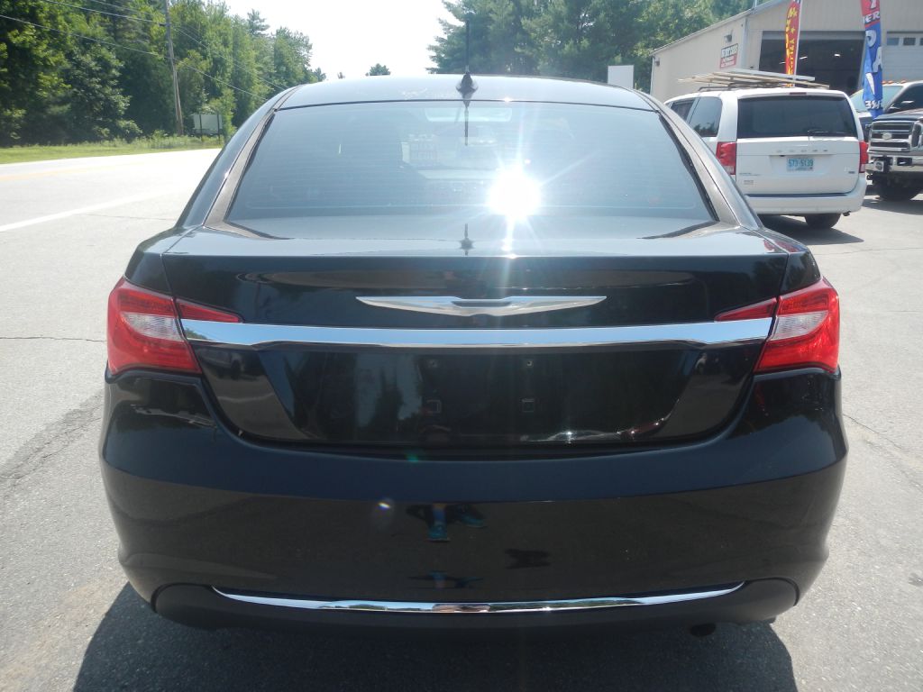 Photo 32 of this CHRYSLER 200