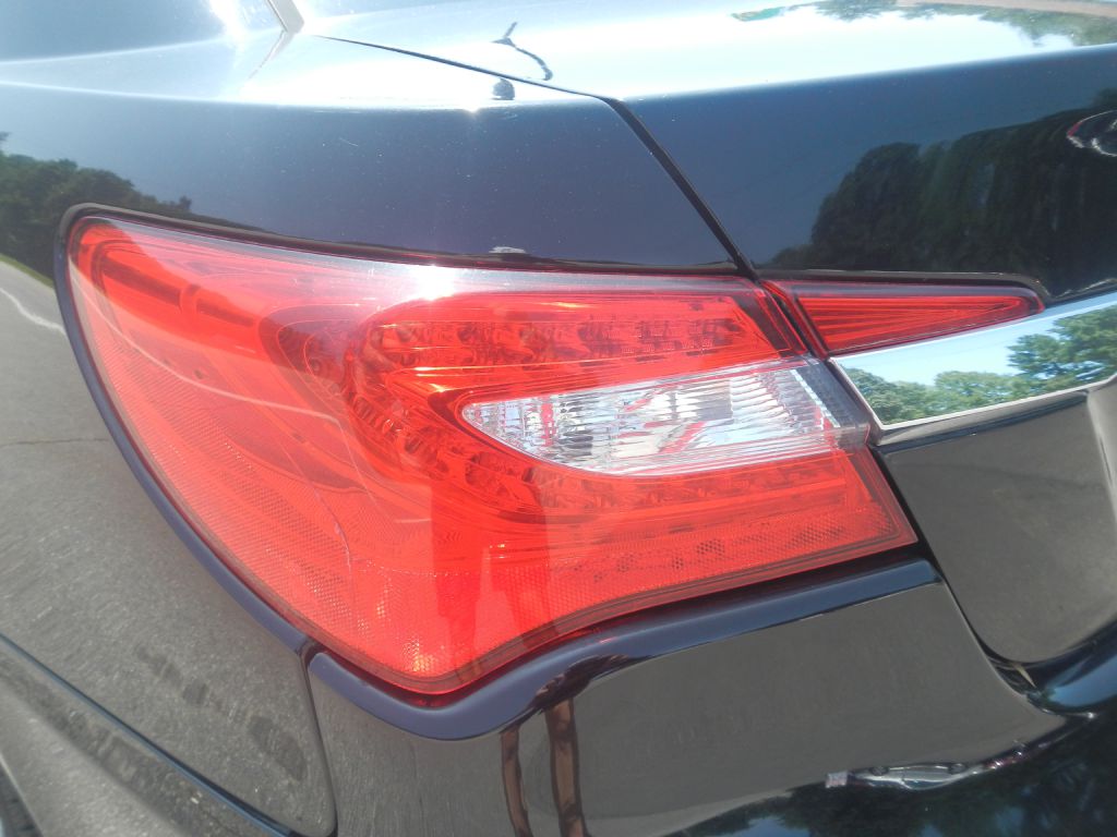 Photo 33 of this CHRYSLER 200