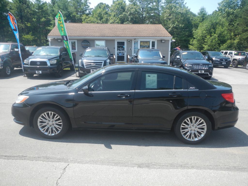 Photo 37 of this CHRYSLER 200