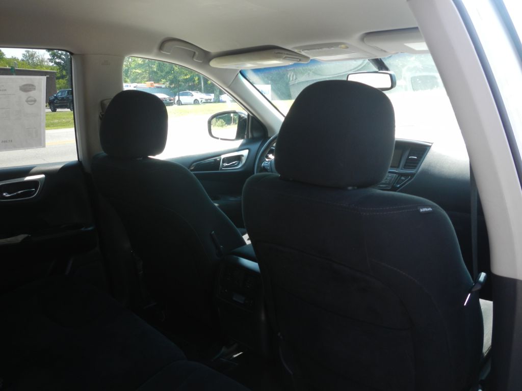 Photo 27 of this NISSAN PATHFINDER