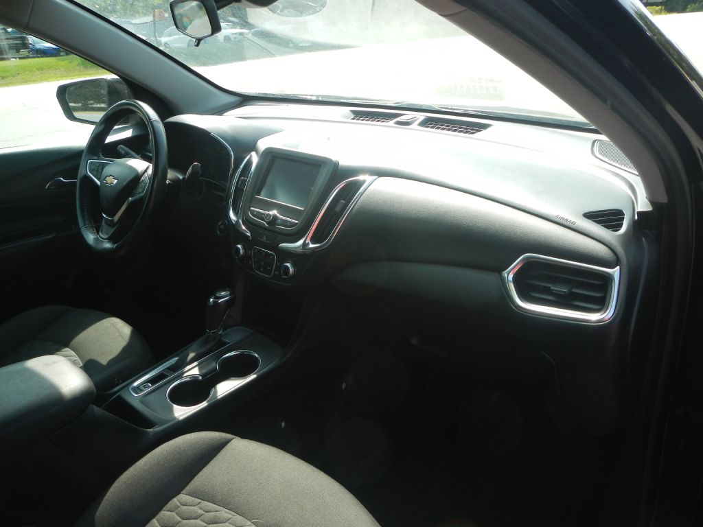 Photo 3 of this CHEVROLET EQUINOX