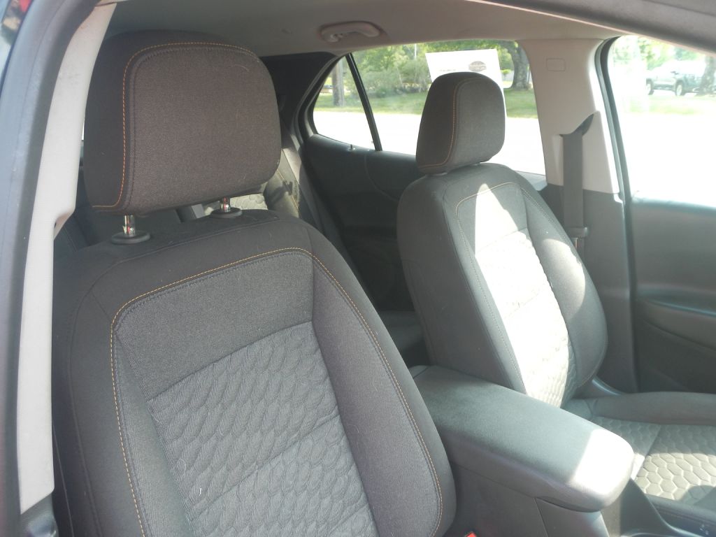 Photo 4 of this CHEVROLET EQUINOX