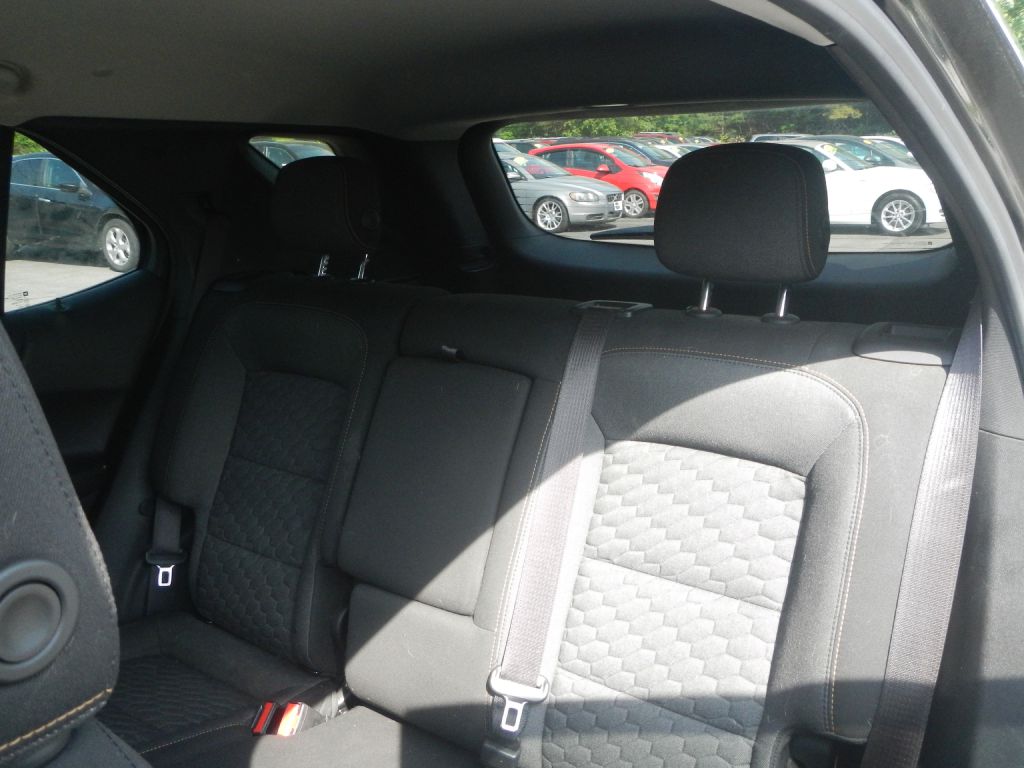 Photo 8 of this CHEVROLET EQUINOX