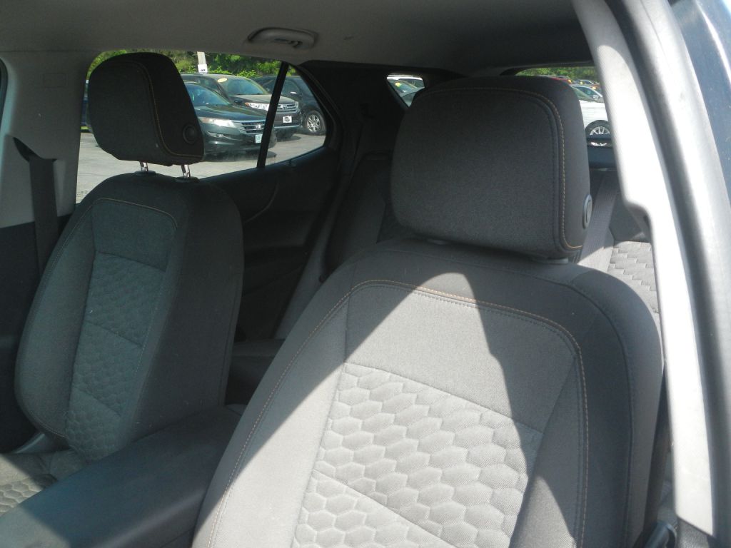 Photo 9 of this CHEVROLET EQUINOX