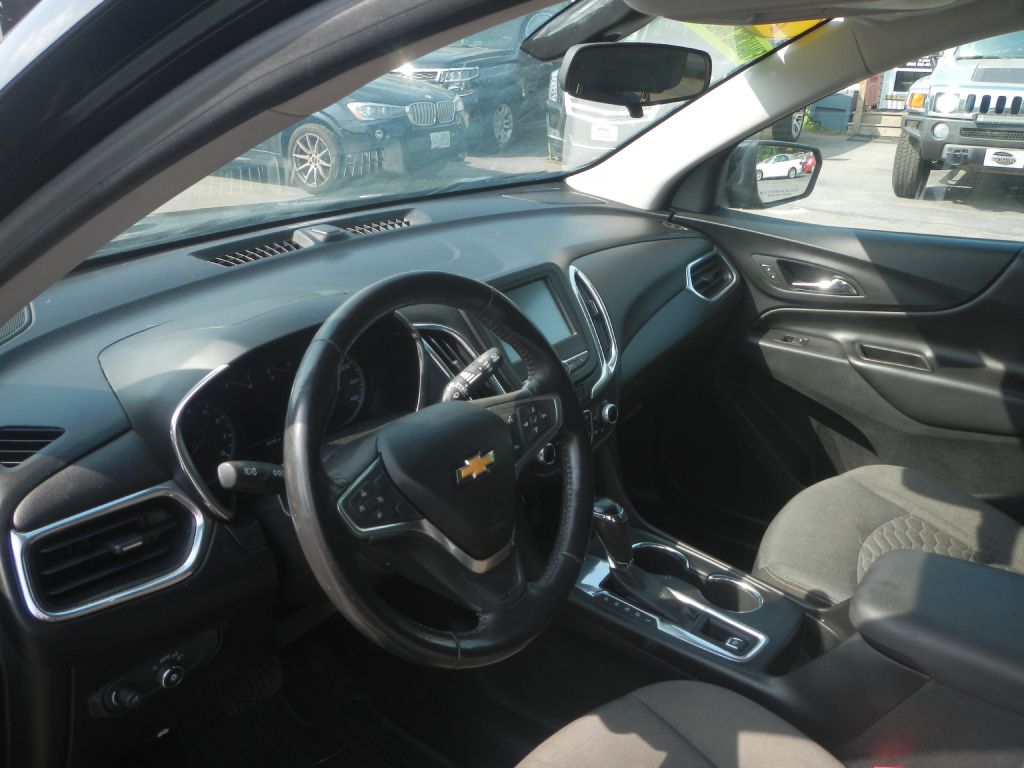 Photo 10 of this CHEVROLET EQUINOX