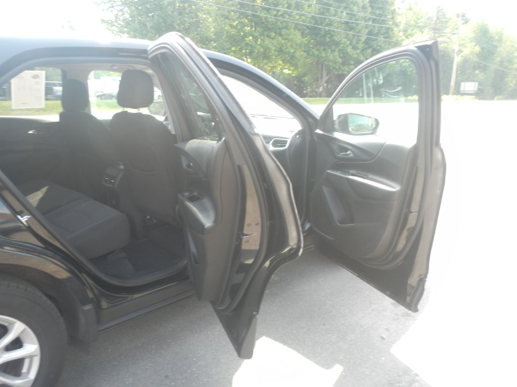 Photo 15 of this CHEVROLET EQUINOX