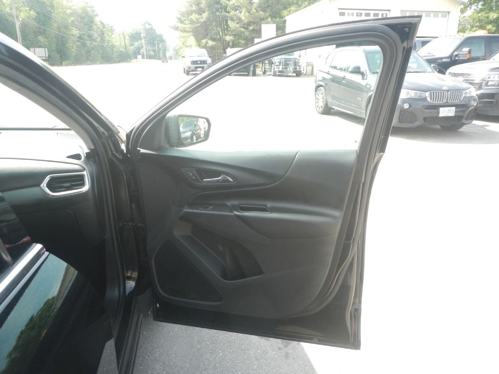Photo 17 of this CHEVROLET EQUINOX