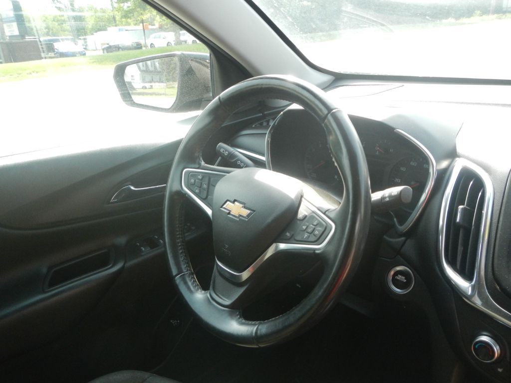 Photo 19 of this CHEVROLET EQUINOX