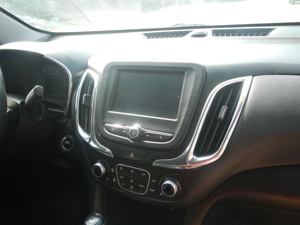 Photo 21 of this CHEVROLET EQUINOX