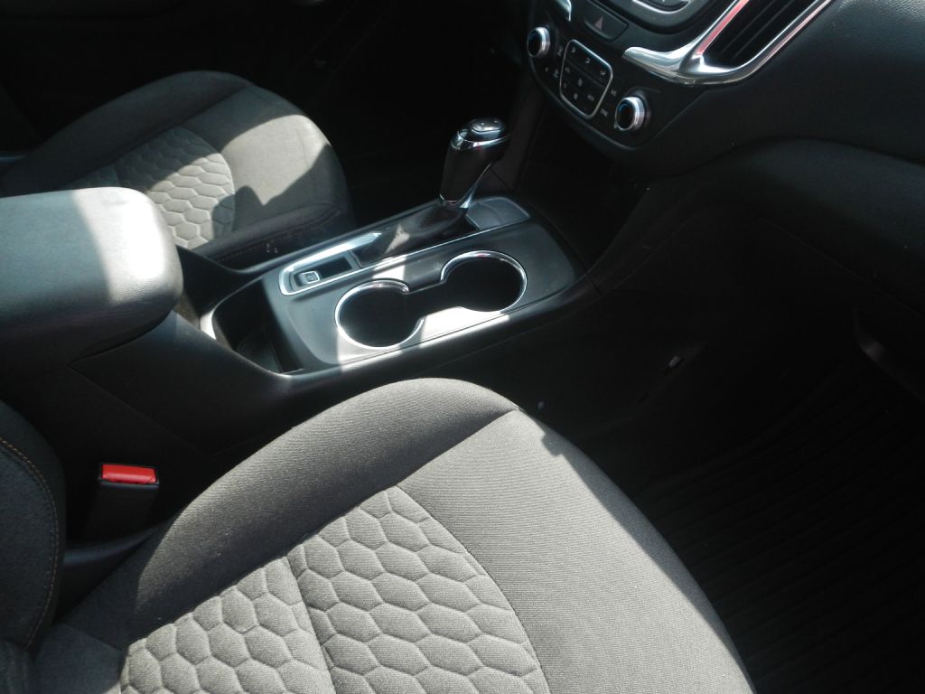 Photo 22 of this CHEVROLET EQUINOX