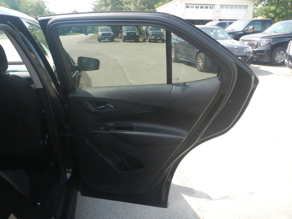 Photo 23 of this CHEVROLET EQUINOX