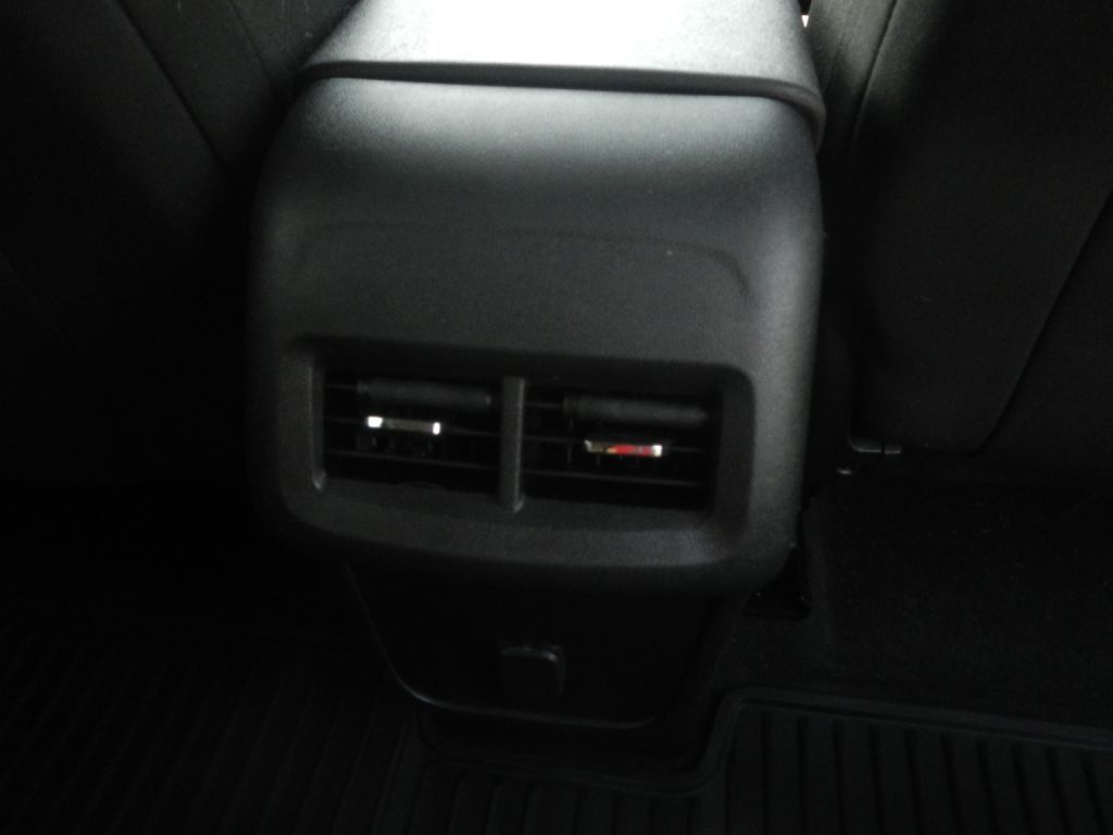 Photo 25 of this CHEVROLET EQUINOX