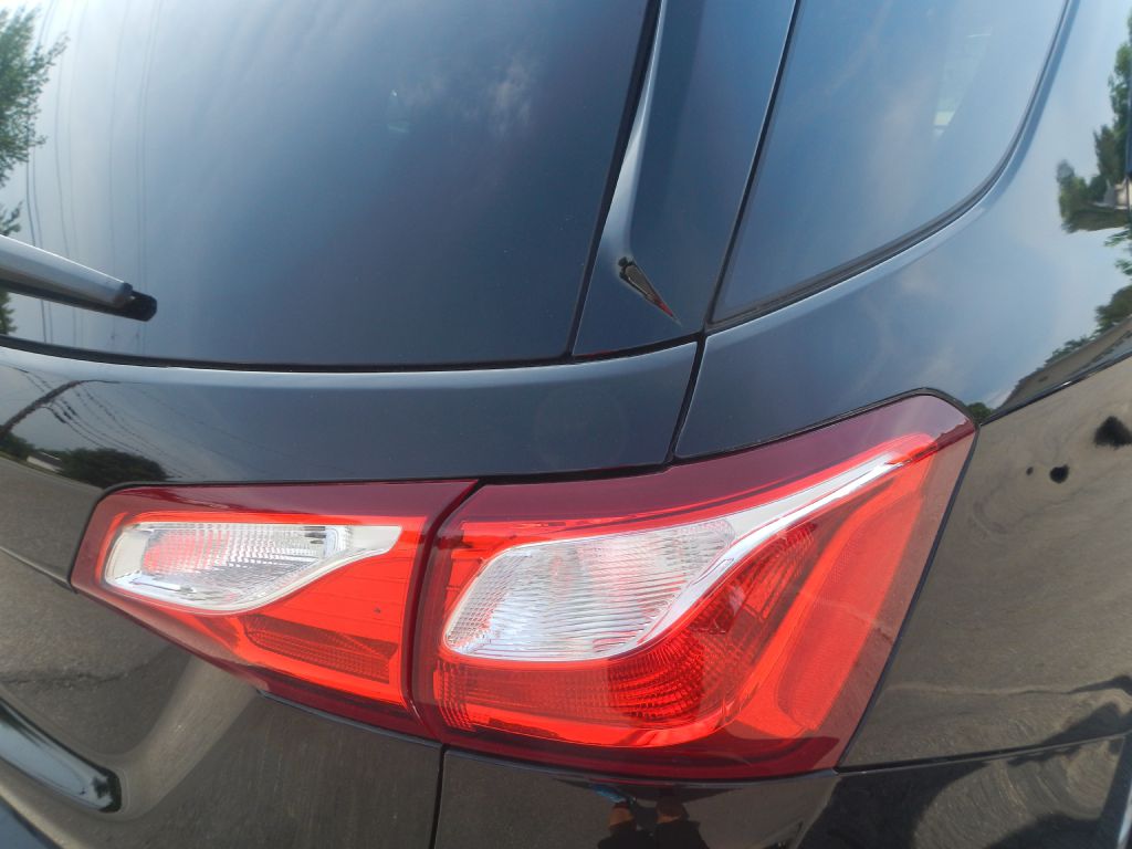 Photo 28 of this CHEVROLET EQUINOX