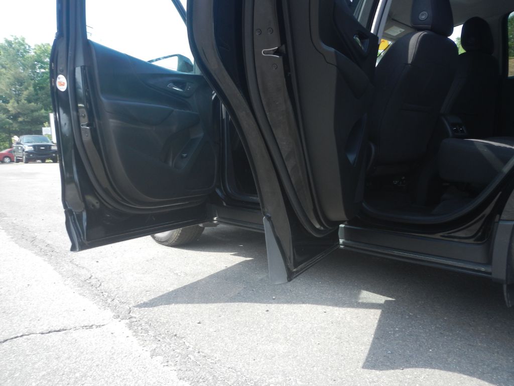 Photo 40 of this CHEVROLET EQUINOX