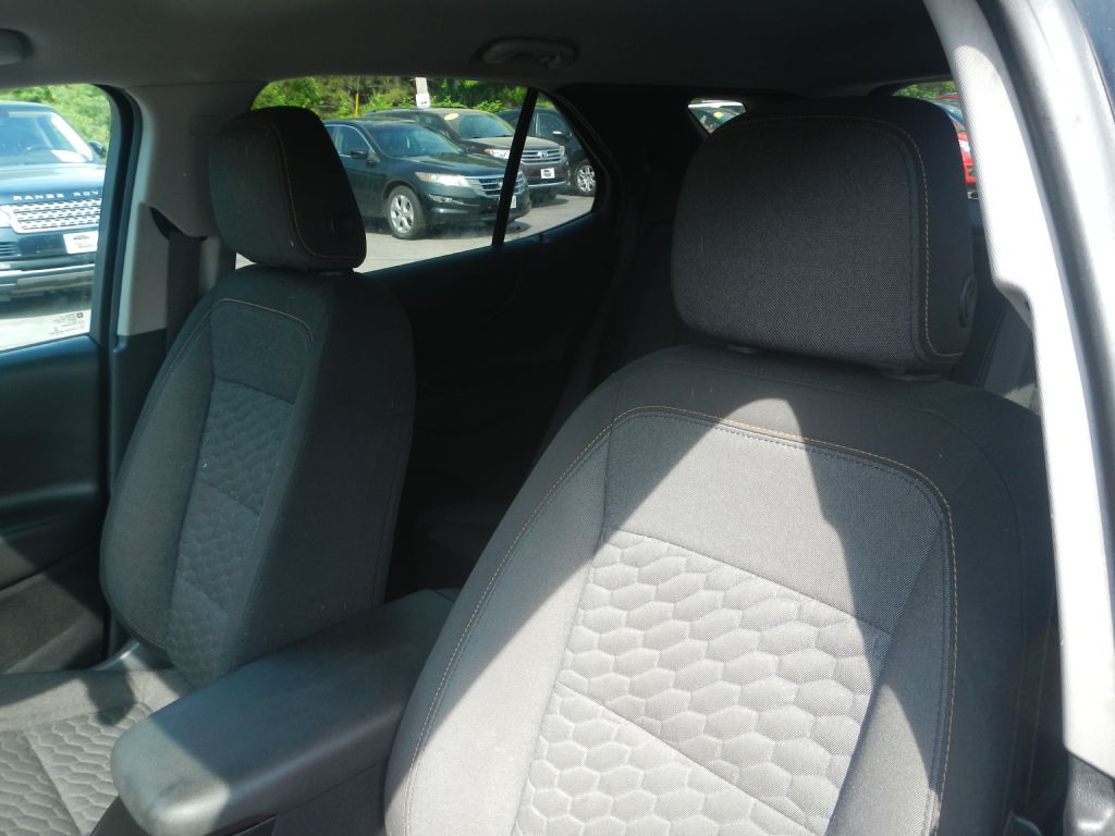 Photo 49 of this CHEVROLET EQUINOX