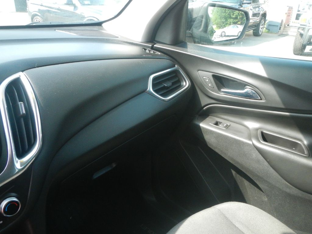 Photo 51 of this CHEVROLET EQUINOX