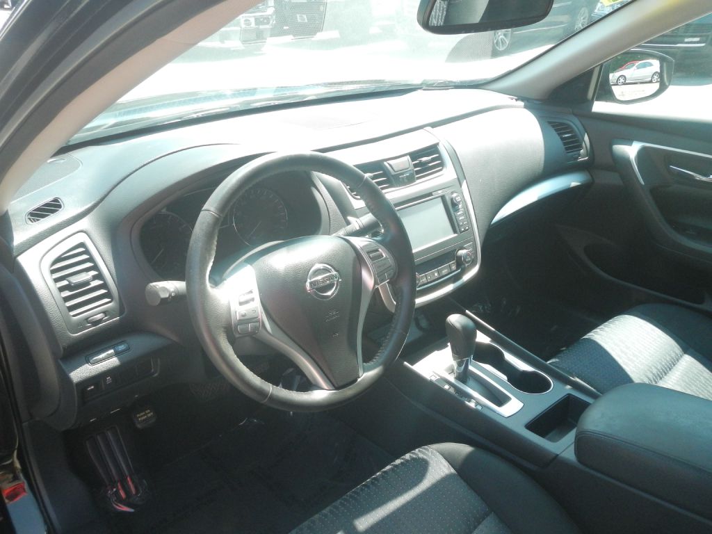 Photo 10 of this NISSAN ALTIMA