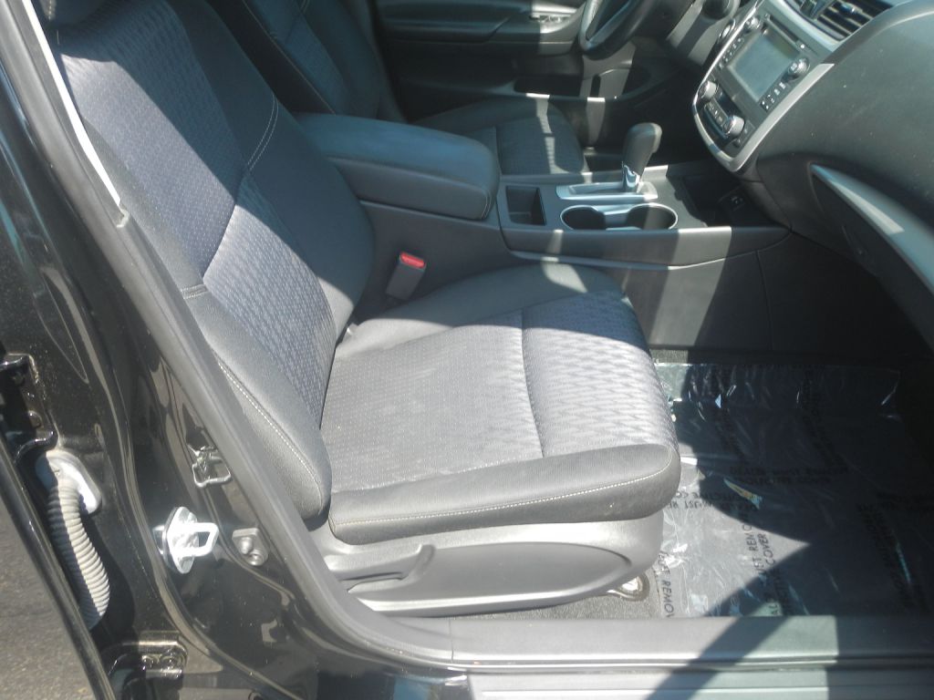 Photo 17 of this NISSAN ALTIMA