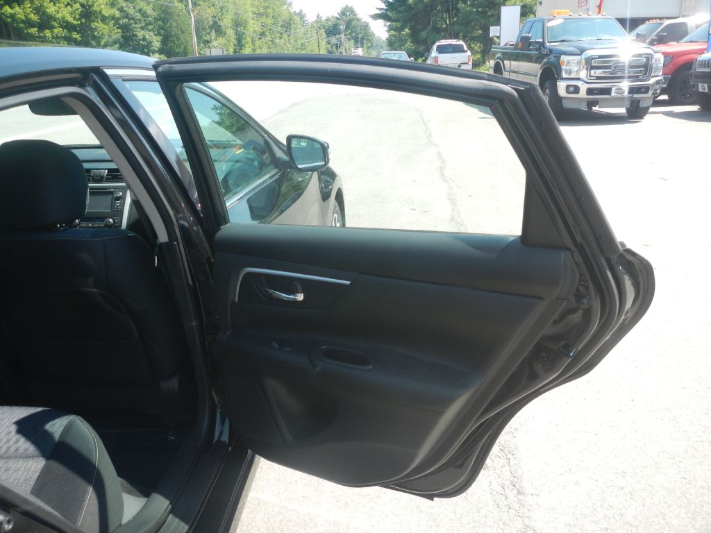 Photo 23 of this NISSAN ALTIMA