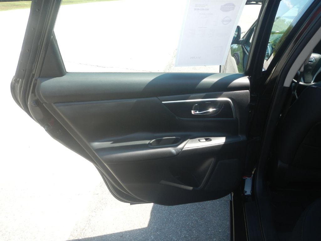Photo 35 of this NISSAN ALTIMA