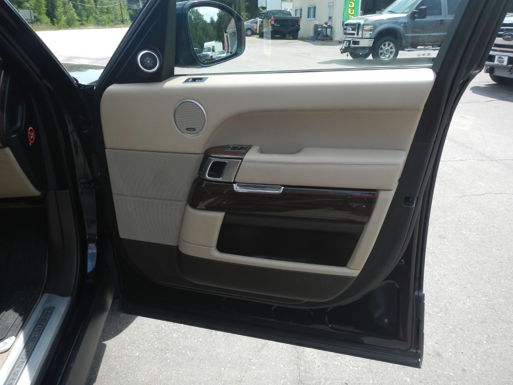 Photo 16 of this LAND ROVER RANGE ROVER