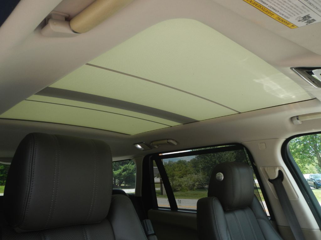 Photo 19 of this LAND ROVER RANGE ROVER