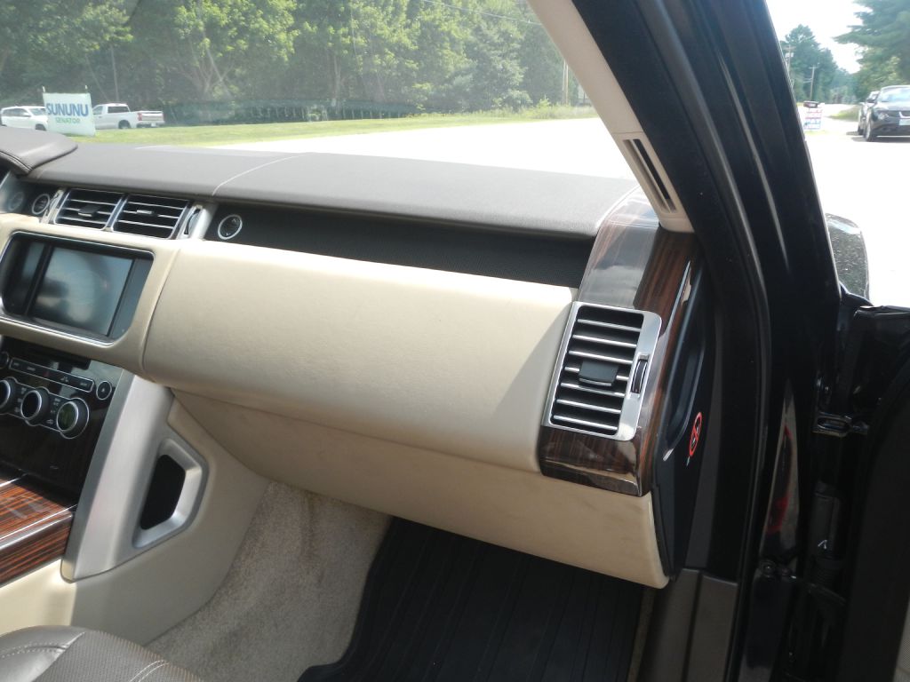 Photo 24 of this LAND ROVER RANGE ROVER
