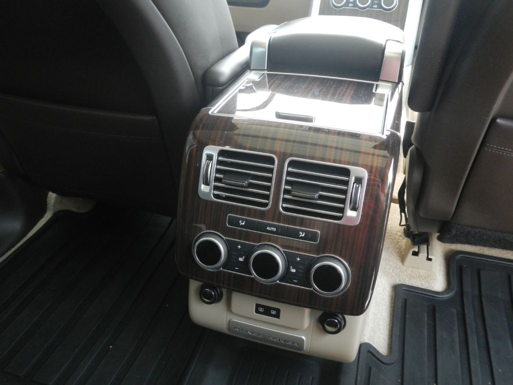 Photo 30 of this LAND ROVER RANGE ROVER