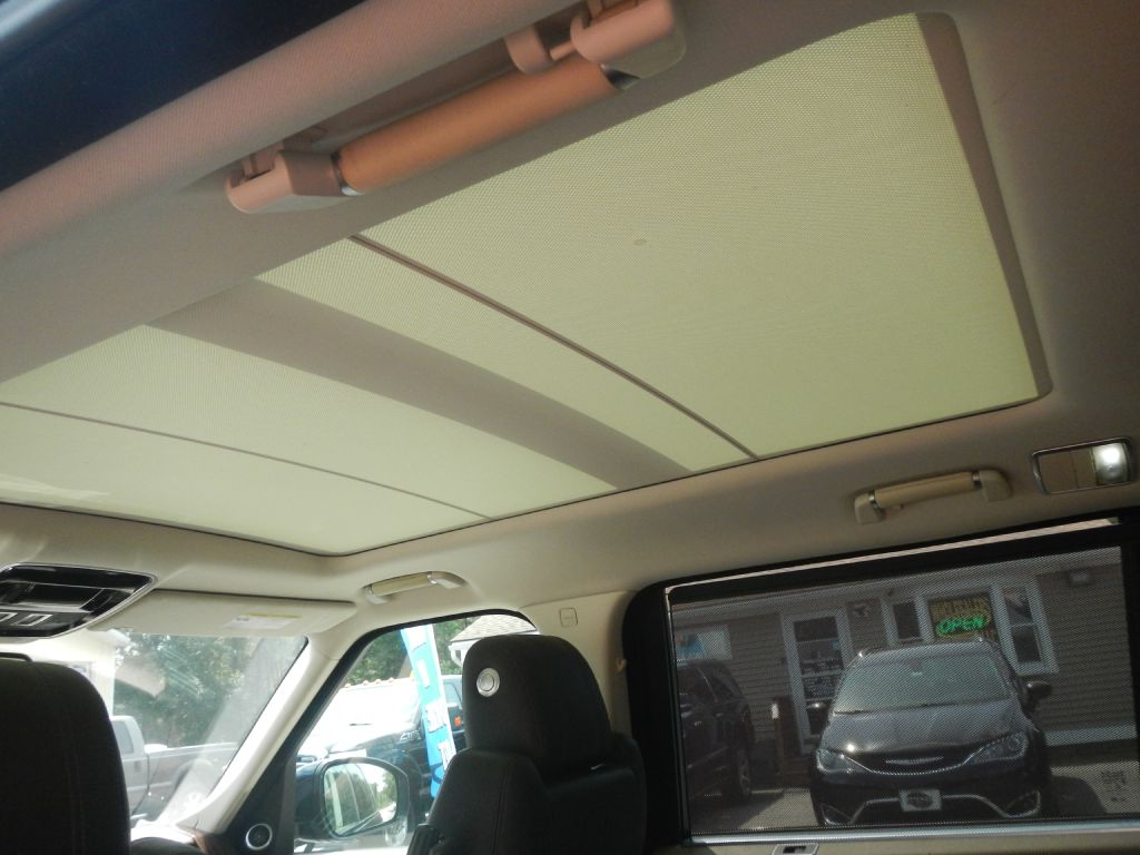 Photo 49 of this LAND ROVER RANGE ROVER