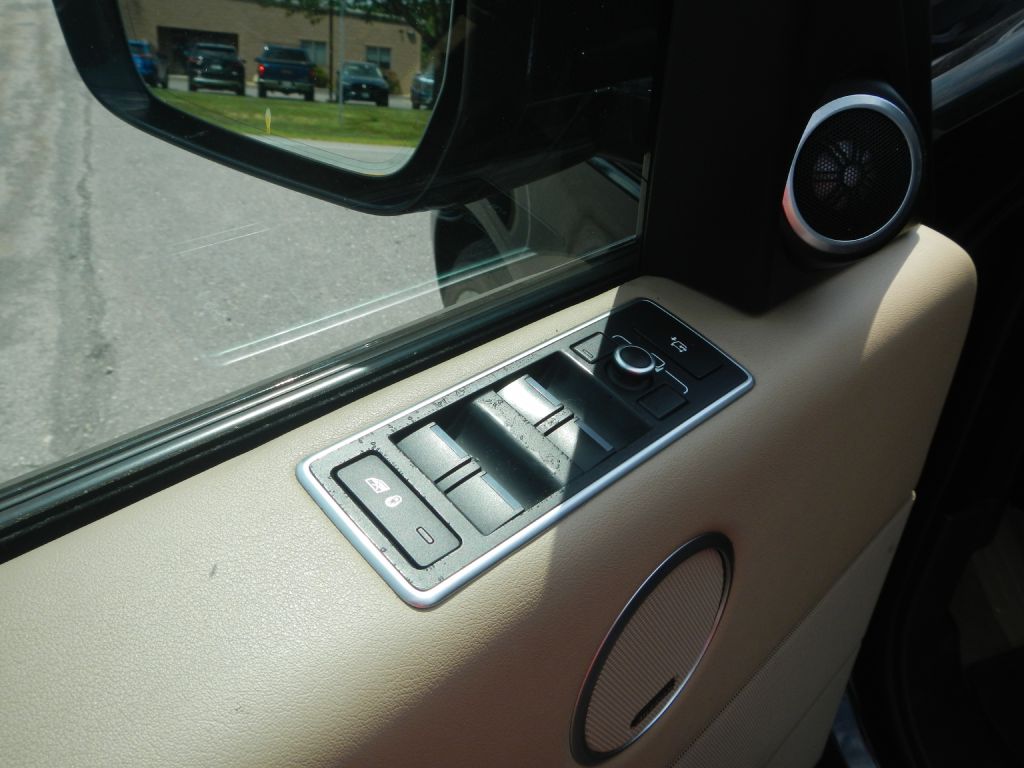 Photo 53 of this LAND ROVER RANGE ROVER